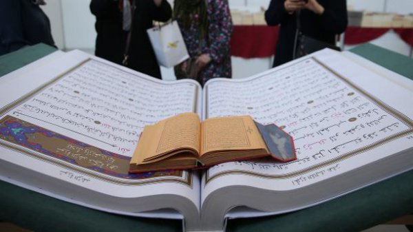70-килограммовый Коран представили в Турции (ФОТО)