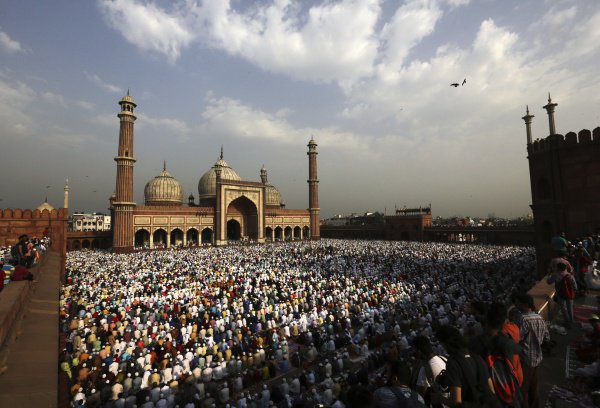 How is Eid al-Fitr celebrated in different countries of the world?
