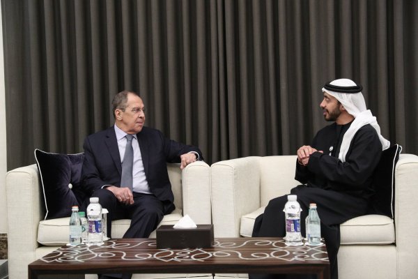 وزيرا خارجية روسيا والإمارات العربية المتحدة مع الحوار في منطقة الخليج