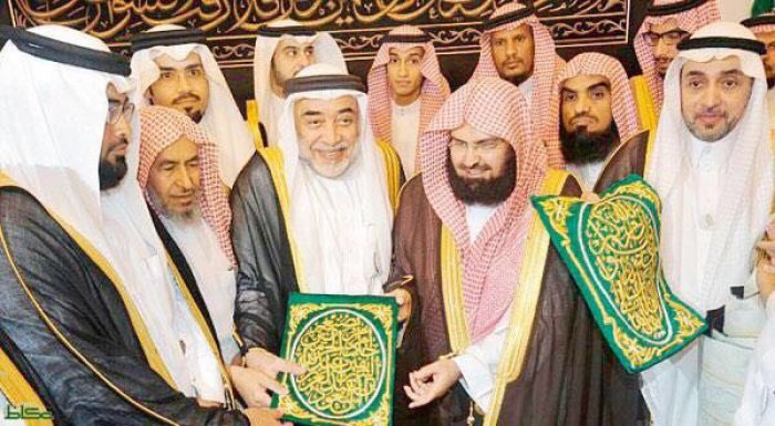 Аль-Саден аль-Шейх Салех бин Зин Аль-Абидин аль-Шаби (в центре) 