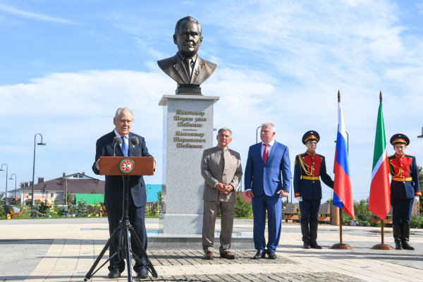  تدشين تمثال نصفي لأول رئيس لتتارستان في منطقة أكتانيش في الجمهورية
