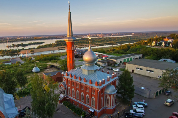 Где расположена самая северная мечеть России?