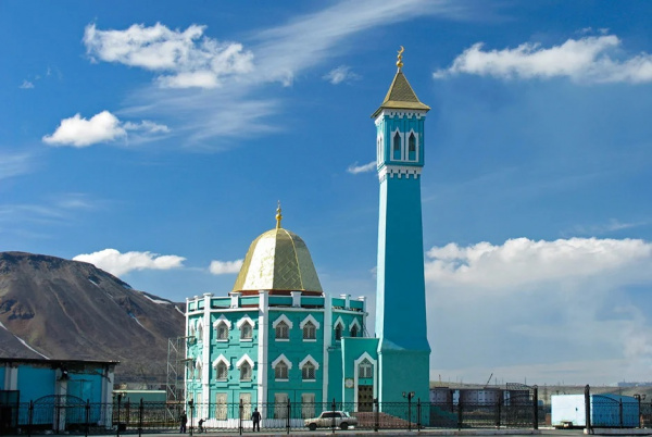 Where is the world’s northernmost mosque located?
