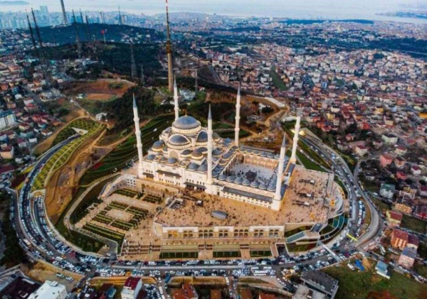 The Museum of Islamic Civilizations and the Grand Çalımca Mosque have become landmarks of Istanbul