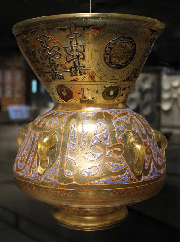 Лампы в нишах — важнейший элемент исламской архитектуры и искусств