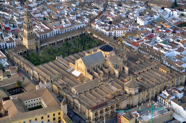 العمارة الإسلامية في إسبانيا. أصداء من الماضي