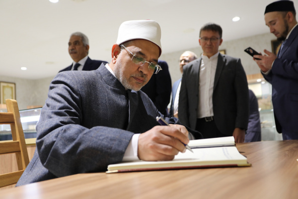 رئيس جامعة الأزهر يأمل أن تُسهم أكاديمية 