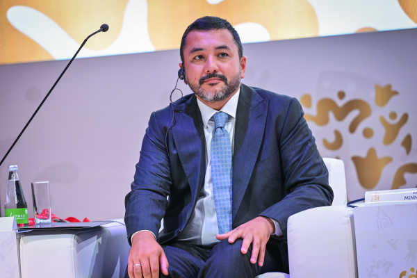 Рустам Минниханов и Валерий Фальков приняли участие в пленарном заседании четвертого Казанского глобального молодежного саммита