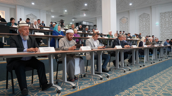 Conference in BIA Focuses on Role of Interfaith Dialogue in Youth Patriotic Education