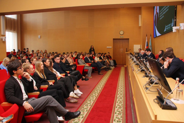 Фарит Мухаметшин принял участие в «Дне арабиста 2025» в Финансовом университете при Правительстве России