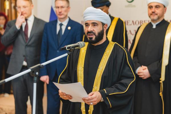 Oman's Minister of Awqaf visited Russia