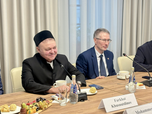 Oman's Minister of Awqaf visited Russia