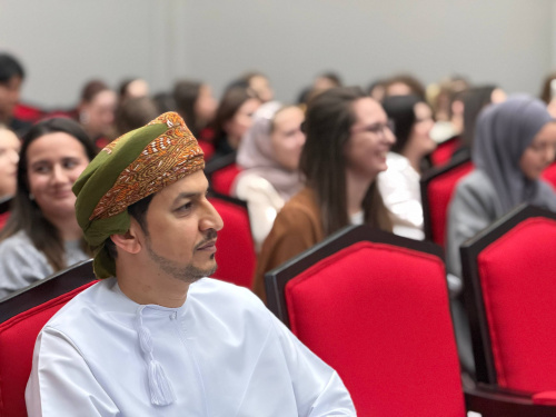 استراتيجية في التطبيق: روسيا والعالم الإسلامي يعززان العلاقات من خلال برامج التدريب الطلابي