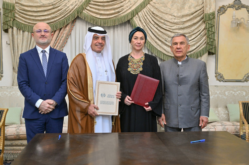 مينيخانوف في جدة: حوار من خلال مجموعة 
