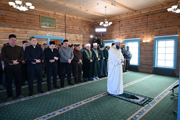 Минниханов встретил Ид-аль-Фитр в отреставрированной мечети начала XX века Минниханов встретил Ид-аль-Фитр в отреставрированной мечети начала XX века