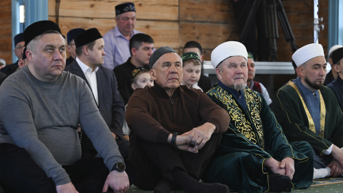 مينيخانوف يستقبل عيد الفطر في مسجد يعود تاريخه إلى أوائل القرن العشرين